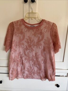 Delicate mauve Lace Short-Sleeve Top